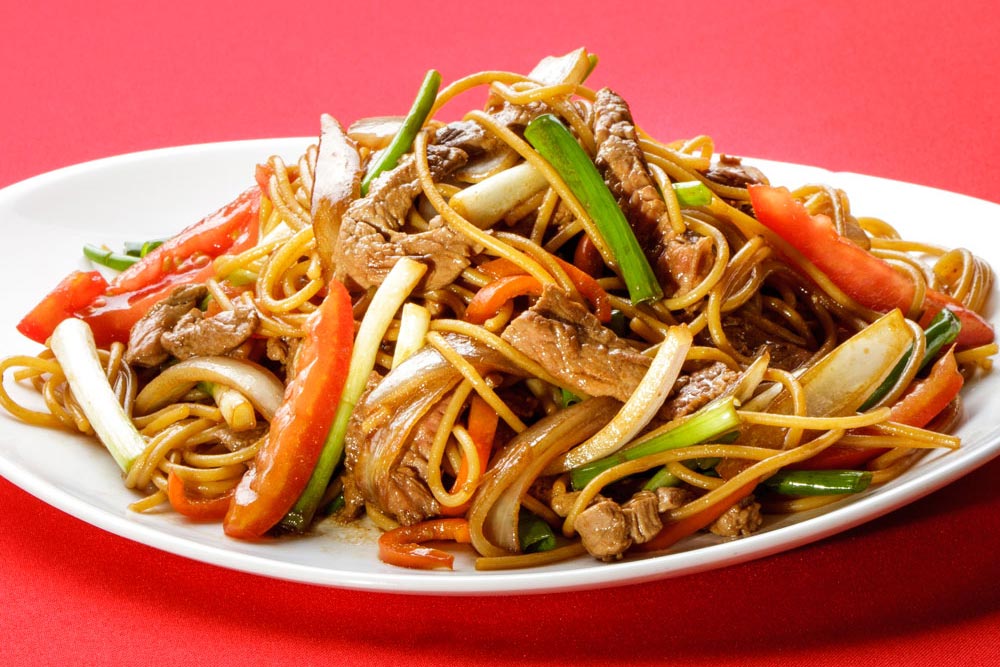 MENU: TALLARIN SALTADO C/POLLO +PAN+BE