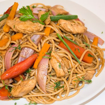 TALLARIN SALTADO C/POLLO